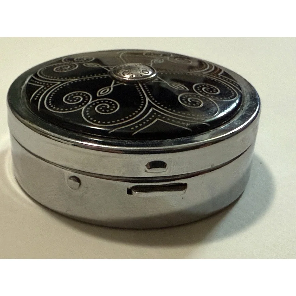 Beautiful Authentic‎ Brighton Black spiral heart push button round jewelry case